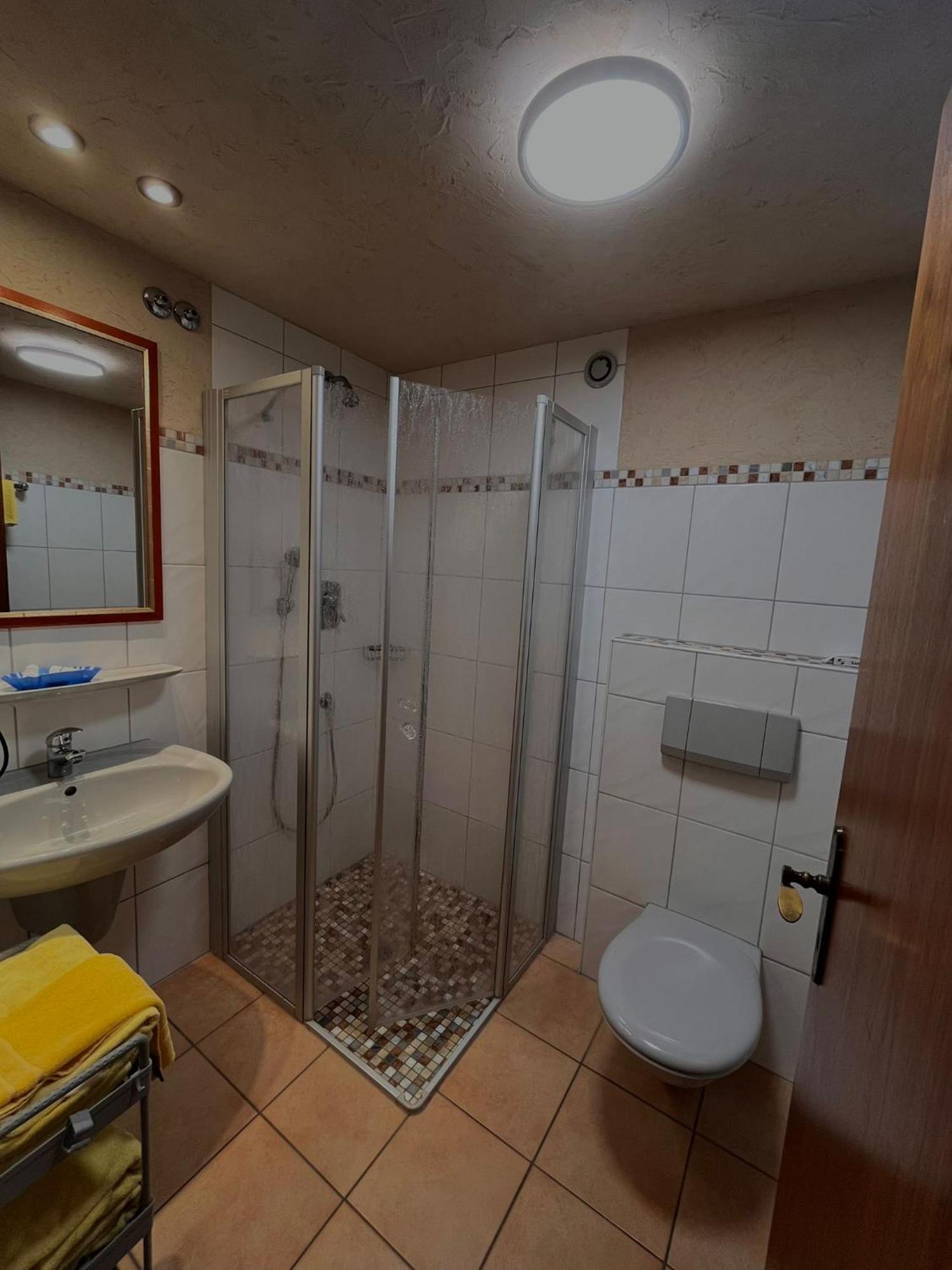 רוסט Hotel Rebstock מראה חיצוני תמונה