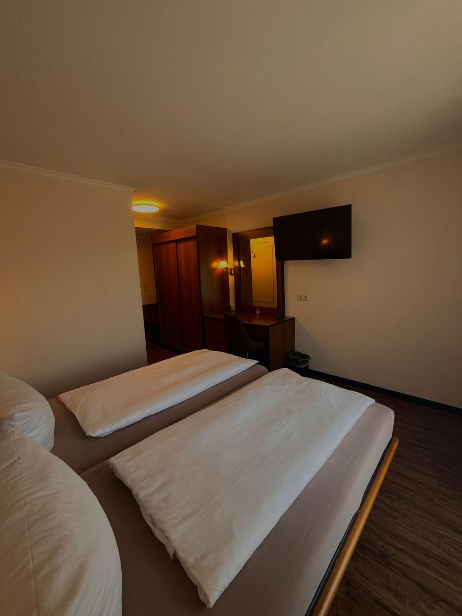 רוסט Hotel Rebstock מראה חיצוני תמונה